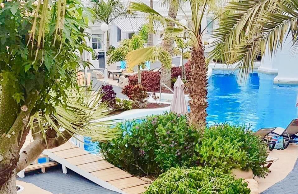 Amazing Beachfront, Pool And Terrace 아데제 외부 사진